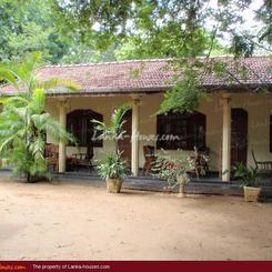 REGINA Holiday House