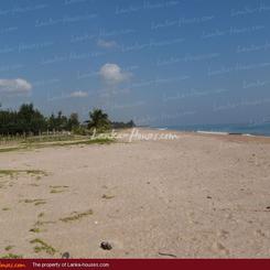 Beach land in Nilaveli with very wide beach.