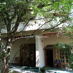 NICE PLACE Restaurant &amp; Bungalows