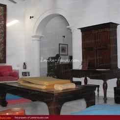 COLONIAL Villa