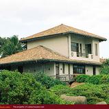 Villa on the rocks in Unawatuna.