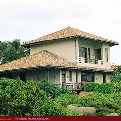 Villa on the rocks in Unawatuna.