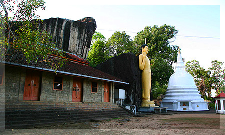 Храм Ятагала ( Yatagala Raja ) , Yatagala Temple (Raja Maha Viharaya)